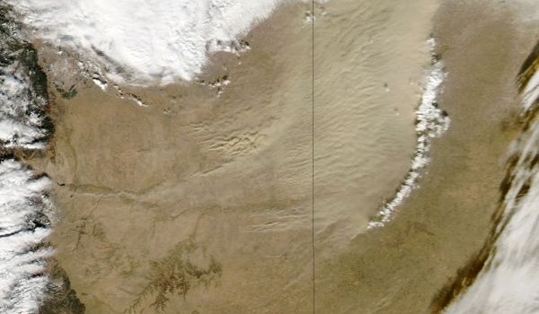 Massive Dust Storm Moves Through Colorado and Kansas